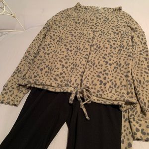 2LIV sweat outfit or lounging two piece